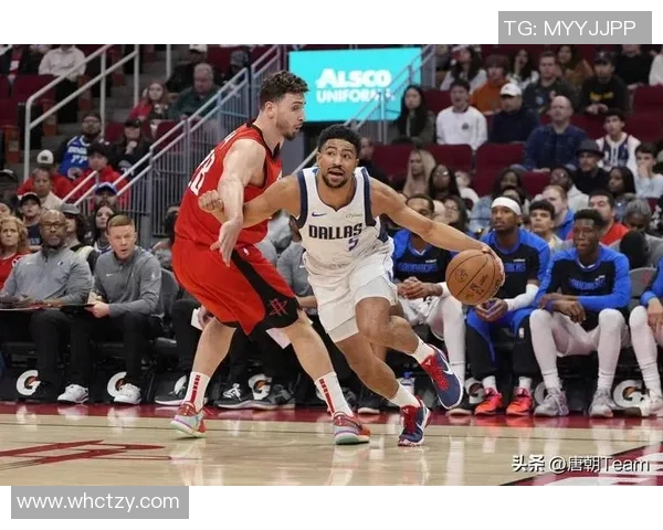 火箭队与达拉斯独行侠激战正酣谁能在NBA赛场上笑到最后